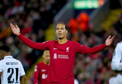 Virgil van Dijk than trời vì phải thi đấu quá nhiều